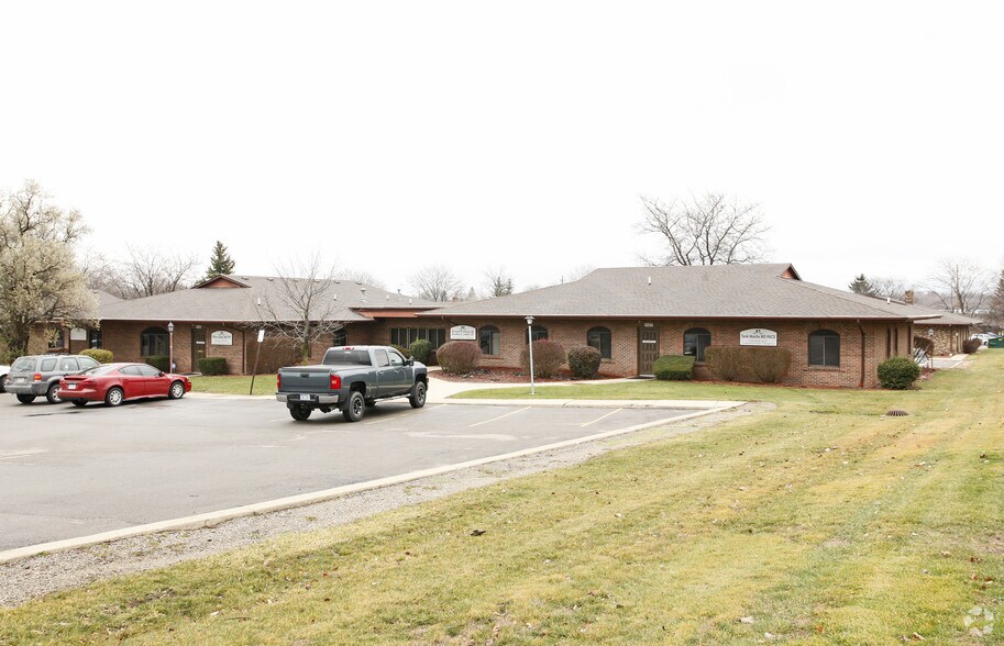 Primary Photo Of 1121-1127 Villa Linde Ct, Flint Medical For Sale