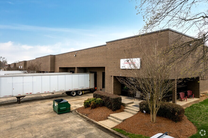 More Photos Of 3301 Woodpark Blvd, Charlotte Warehouse For Lease