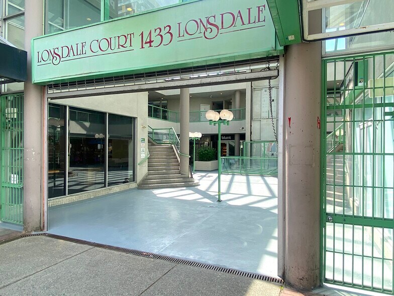 More Photos Of 1433 Lonsdale Ave, North Vancouver Storefront For Sale