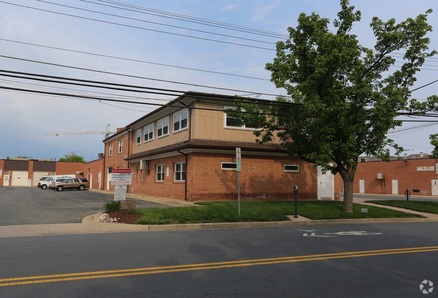 More Photos Of 326 N Stonestreet Ave, Rockville Flex For Lease