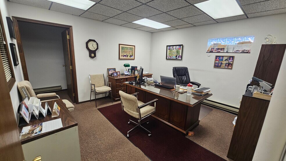 More Photos Of 18707 Burnham Ave, Lansing Office Residential For Sale