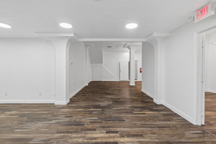 More Photos Of 6536 Lincoln Way N, Saint Petersburg Warehouse For Lease