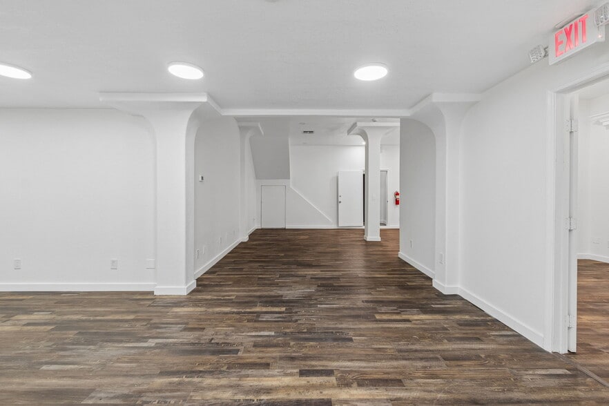 More Photos Of 6536 Lincoln Way N, Saint Petersburg Office For Lease