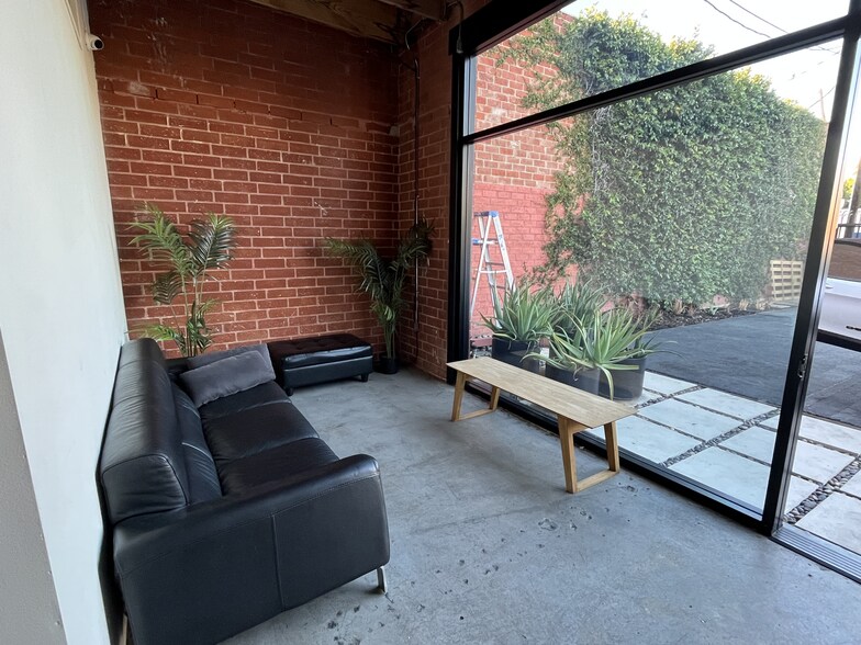 More Photos Of 1330 W 12th St, Los Angeles Flex For Lease