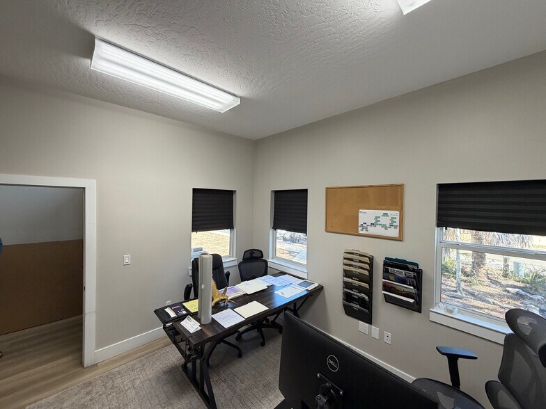 More Photos Of 120 S John Sims Pky, Valparaiso Medical For Lease