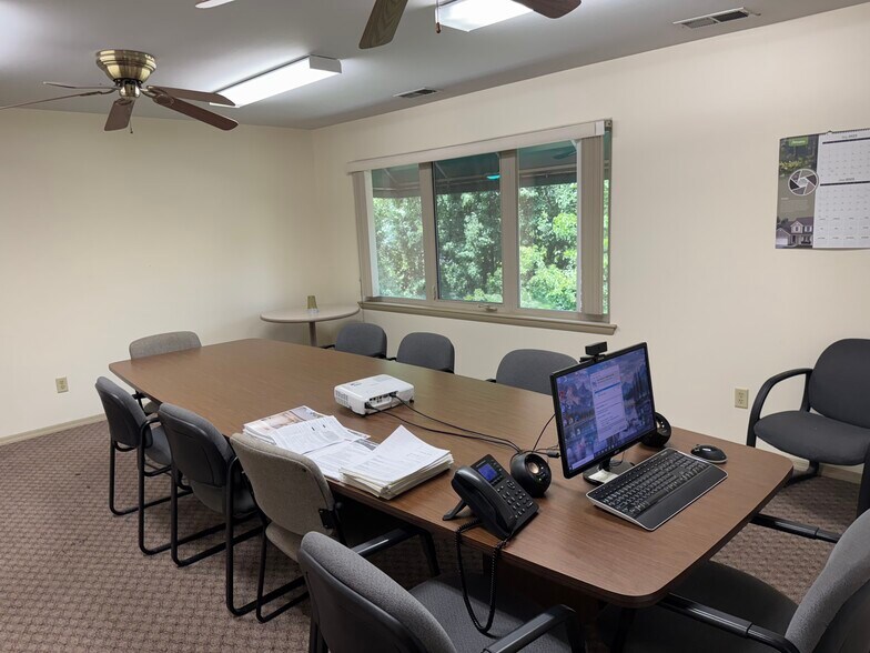 More Photos Of 3025 N Saint Peters Pky, Saint Peters Showroom For Sale