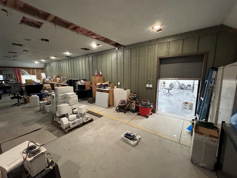 More Photos Of 9075 S Riverside Dr, Sandy Research And Development For Sale