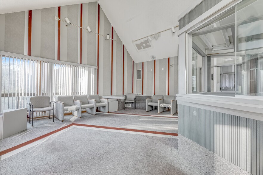 More Photos Of 8 Medical Park Dr, Pomona Medical For Sale