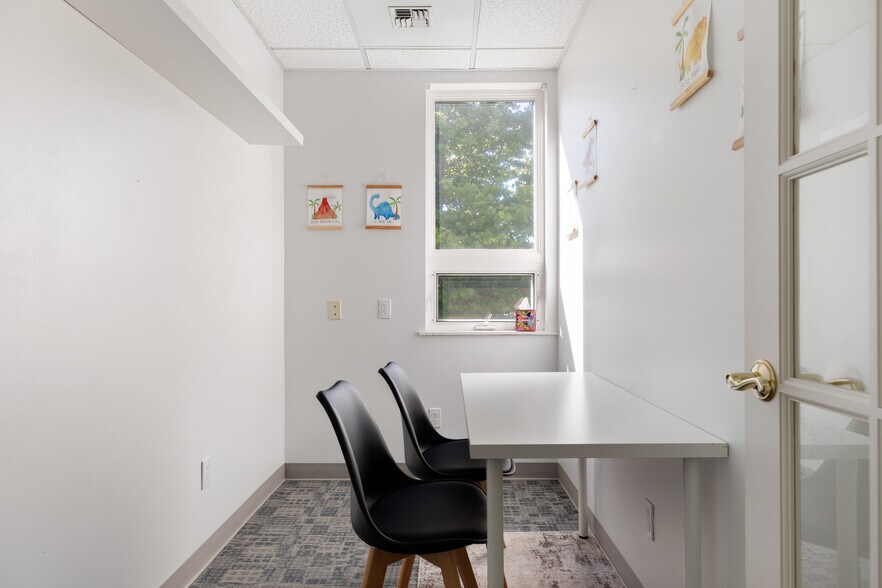 More Photos Of 35 SE Ely St, Oak Harbor Office For Sale
