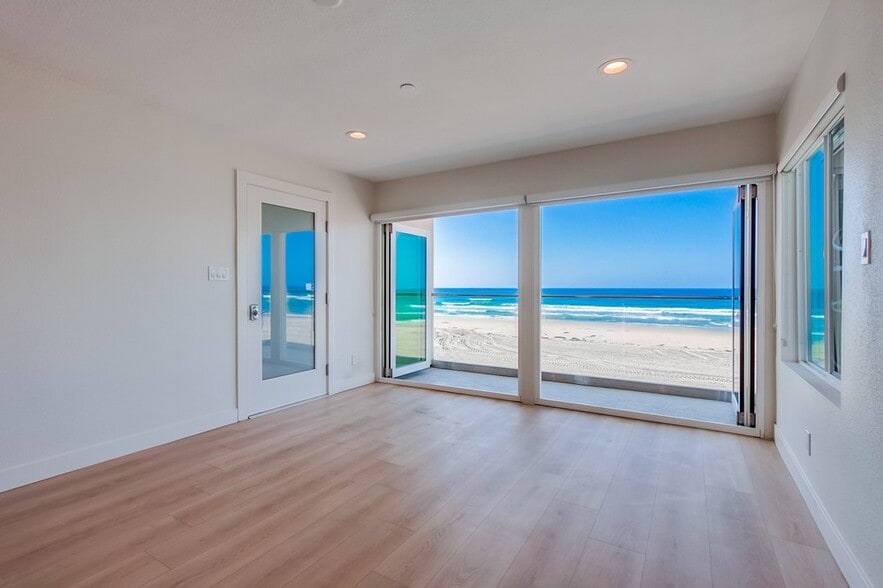 More Photos Of 3449 Ocean Front Walk, San Diego Apartments For Sale