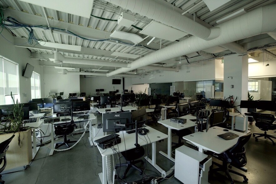More Photos Of 450 N 1500 W, Orem Office For Lease