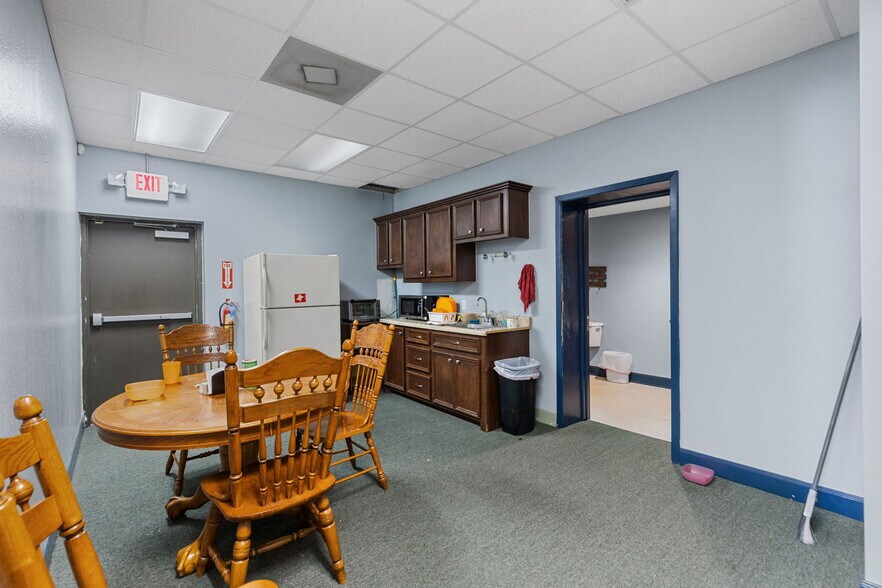 More Photos Of 40648 Hwy290 Business, Waller Office For Sale