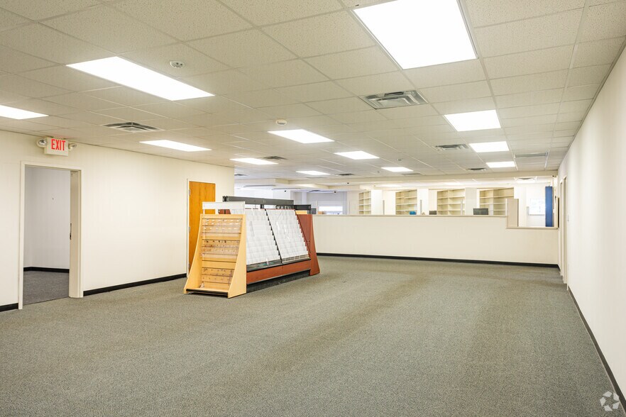 More Photos Of 1302 Lee St, West Point Freestanding For Lease