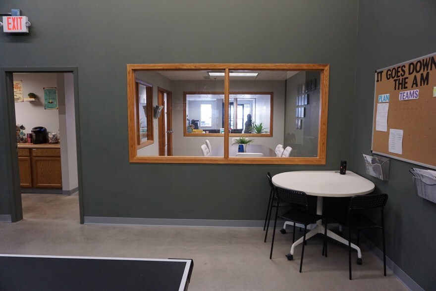 More Photos Of 6403-6443 Cecilia Cir, Edina Light Distribution For Lease