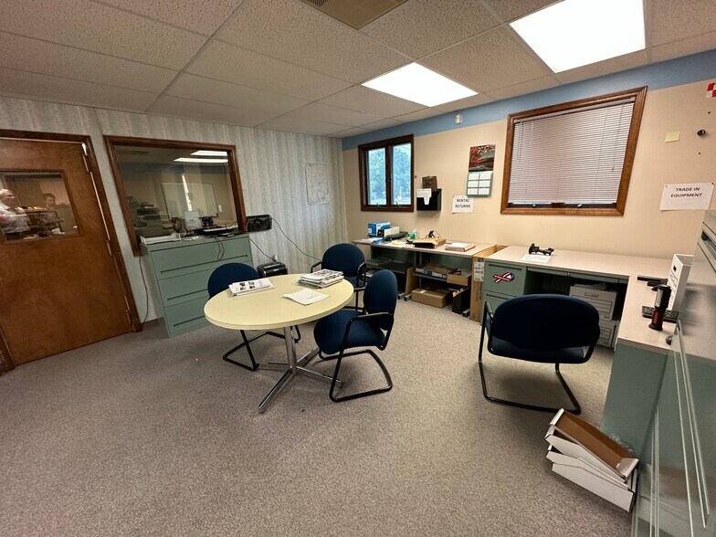 More Photos Of 2314 N 5th St, Niles Showroom For Sale