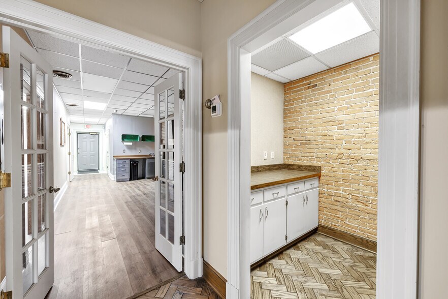 More Photos Of 215 N Washington St, Green Bay Loft Creative Space For Sale