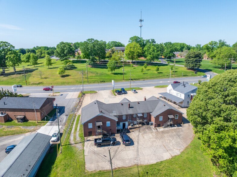 More Photos Of 998-1002 S New Hope Rd, Gastonia General Retail For Lease