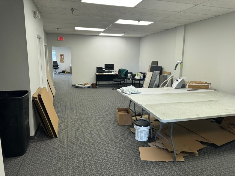 More Photos Of 5034 Park Ave, Des Moines Light Manufacturing For Lease