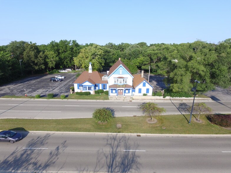 More Photos Of 6655 N Green Bay Ave, Glendale Restaurant For Sale