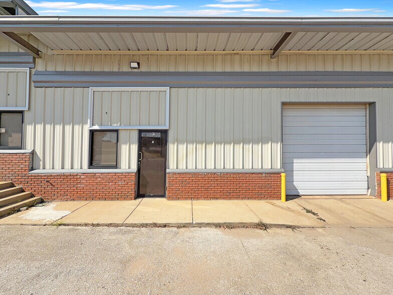 More Photos Of 1601 23rd Ave, Tuscaloosa Light Distribution For Lease
