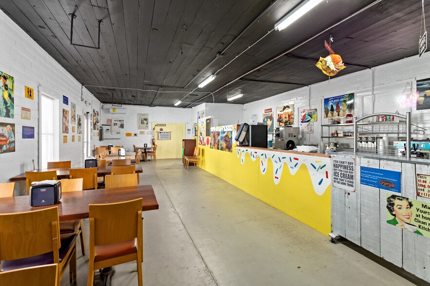 More Photos Of 201 E Bluff St, Woodville Restaurant For Sale