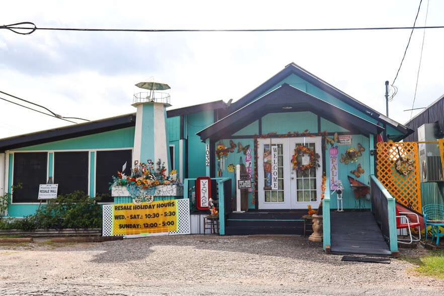 Primary Photo Of 1032 Grand Ave, Bacliff General Retail For Sale