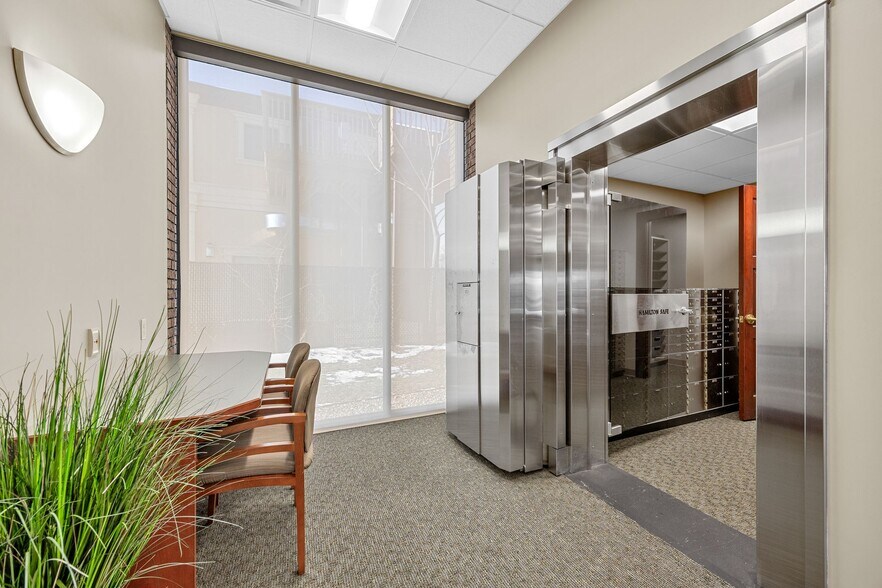 More Photos Of 3414 Mount Vernon Rd SE, Cedar Rapids Office For Sale