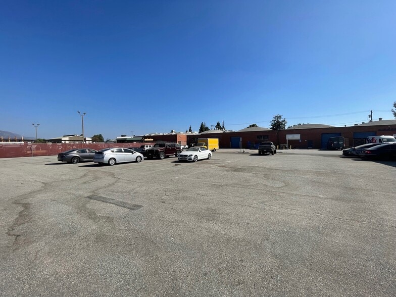More Photos Of 2909-29121 Thornton Ave, Burbank Manufacturing For Lease