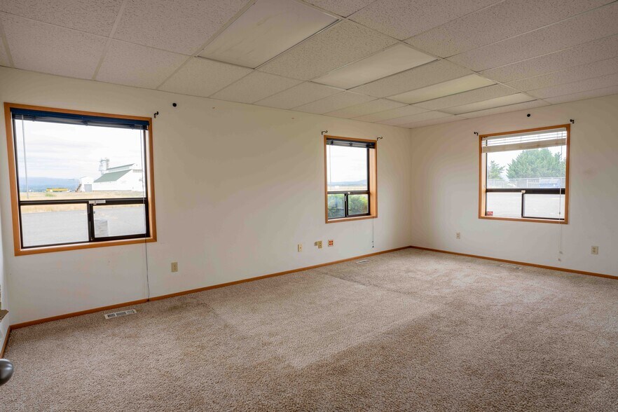 More Photos Of 27630 Llewellyn Rd, Corvallis Distribution For Sale