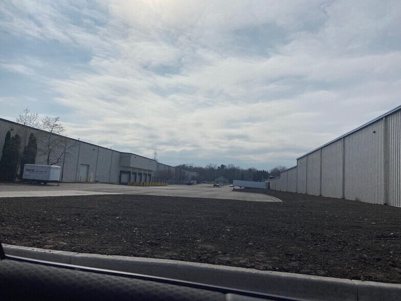 More Photos Of 11311 W Forest Home Ave, Franklin Distribution For Lease