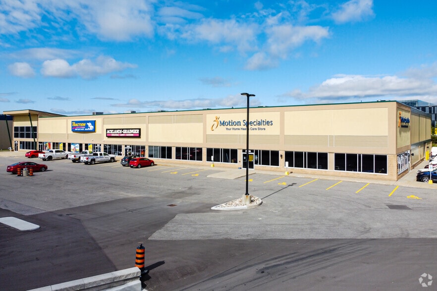 More Photos Of 3020 Hawthorne Rd, Ottawa Showroom For Lease