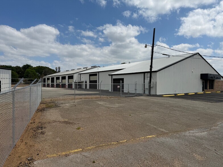 More Photos Of 914 S Southwest Loop 323, Tyler Industrial For Sale