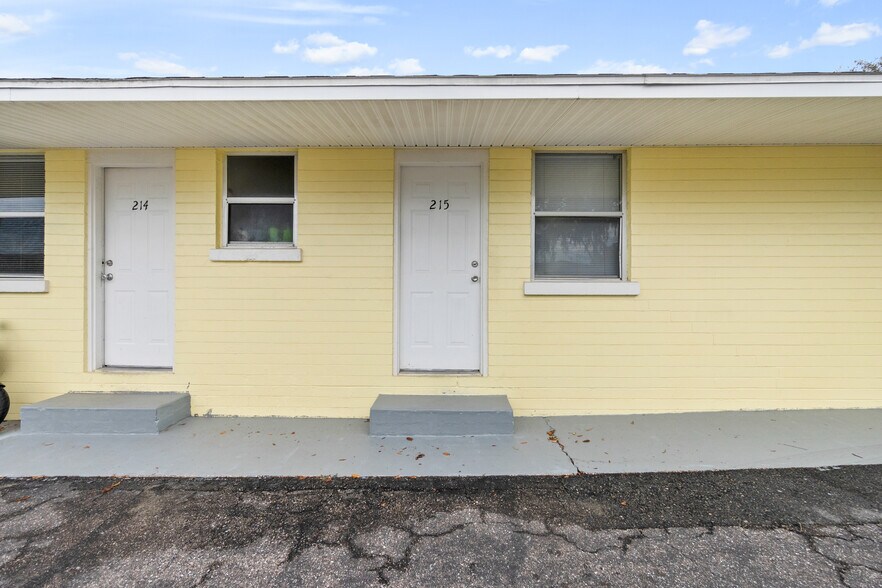 More Photos Of 801 Ridgewood Ave, Holly Hill Hotel For Sale