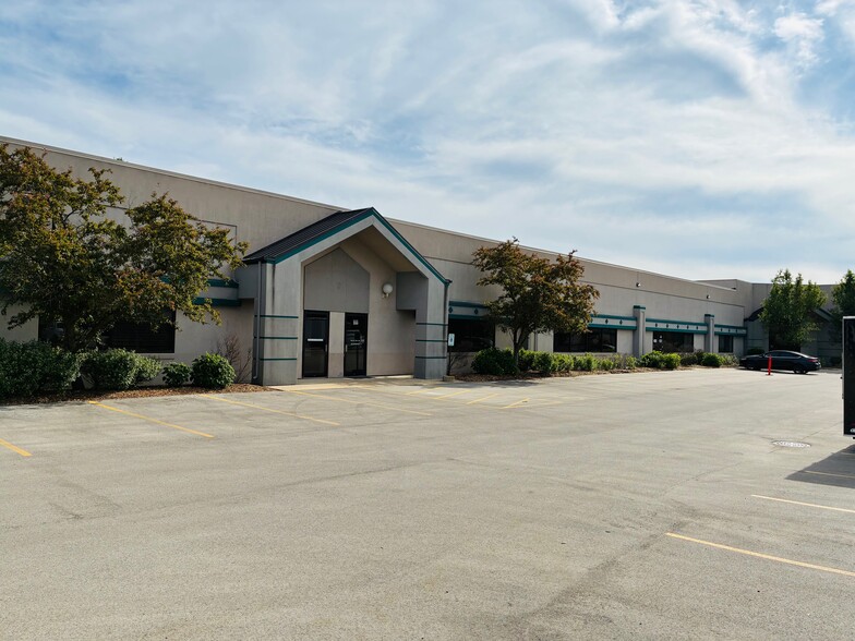 Primary Photo Of 407 Pilot Ct, Waukesha Light Manufacturing For Lease