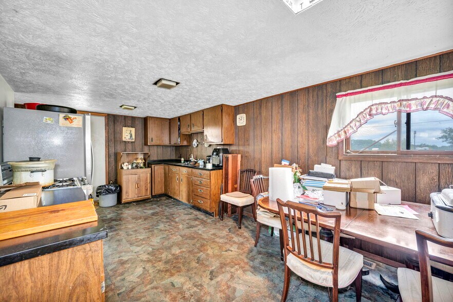 More Photos Of 40980 Butternut Park Ct, Elyria Specialty For Sale