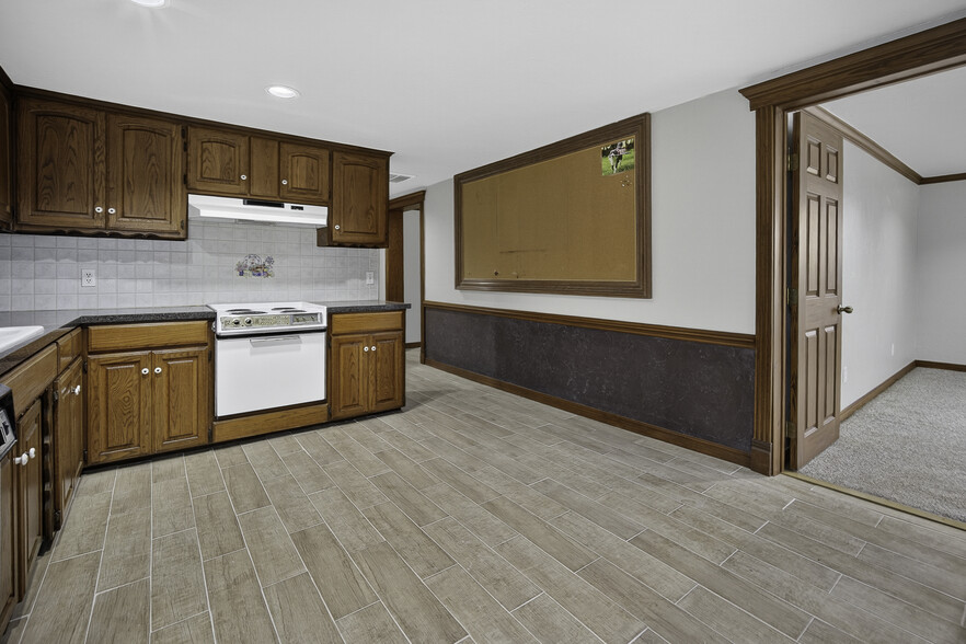More Photos Of 2127 SE 44th St, Oklahoma City Service For Sale