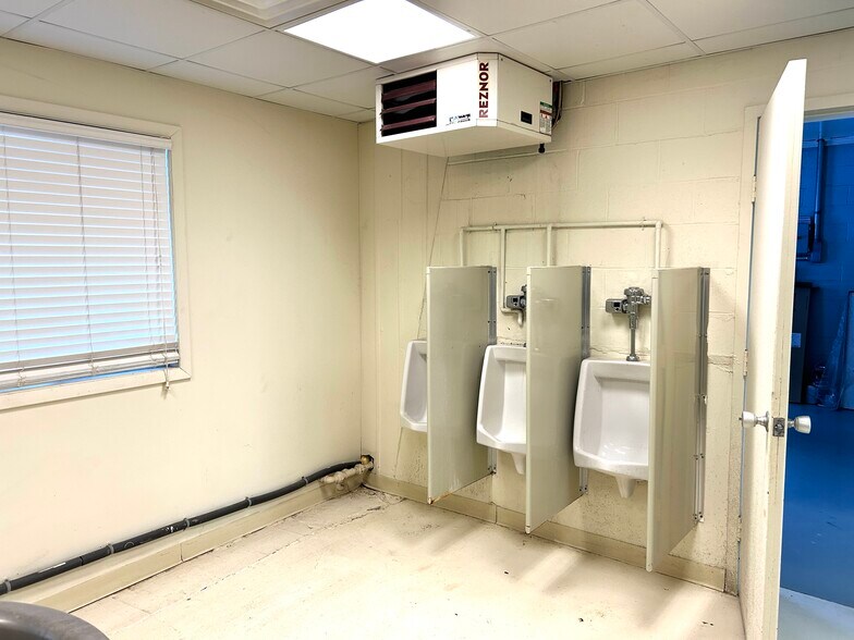 More Photos Of 123 Turkey Run Rd, Salem Distribution For Sale