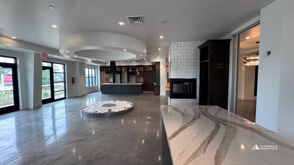 More Photos Of 5000 Goodman St, Timnath Showroom For Sale