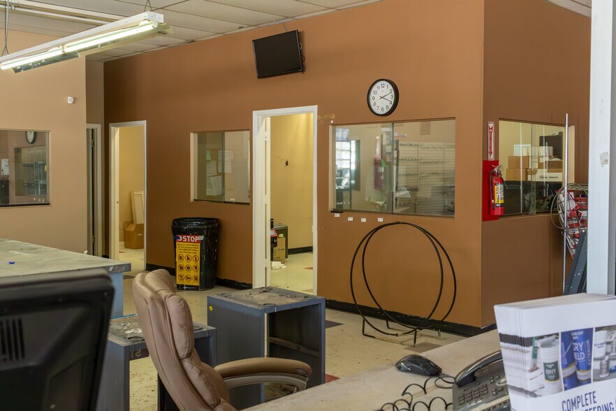 More Photos Of 3101 Alta Mere Dr, Fort Worth Freestanding For Lease
