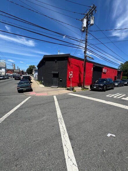 More Photos Of 277 E 16th St, Paterson Warehouse For Lease