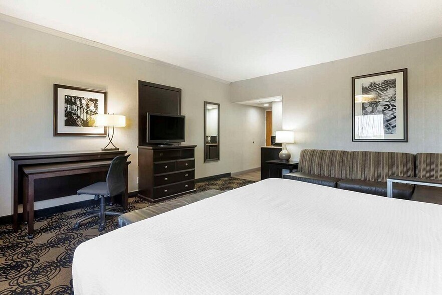 More Photos Of 4706 S 108th St, Omaha Hotel For Sale