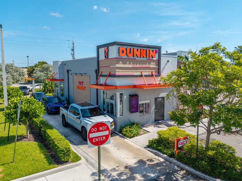 More Photos Of 1225 Palm Beach Lakes Blvd, West Palm Beach Fast Food For Sale