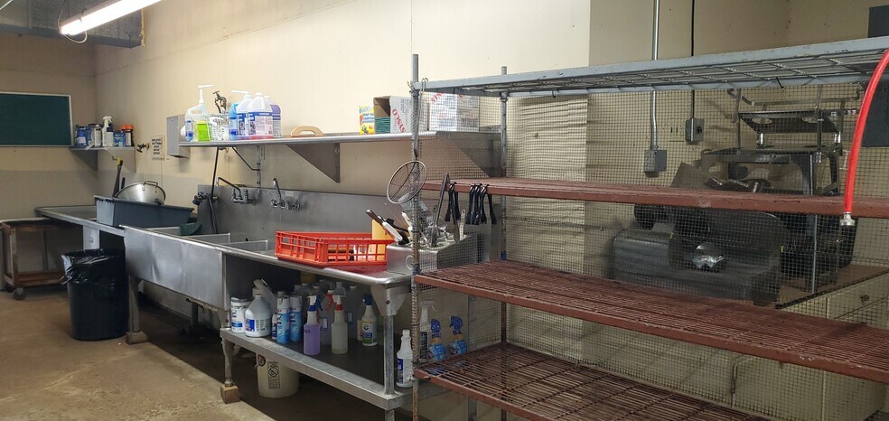 More Photos Of 1616 Farmers Rd, Burlington Restaurant For Sale