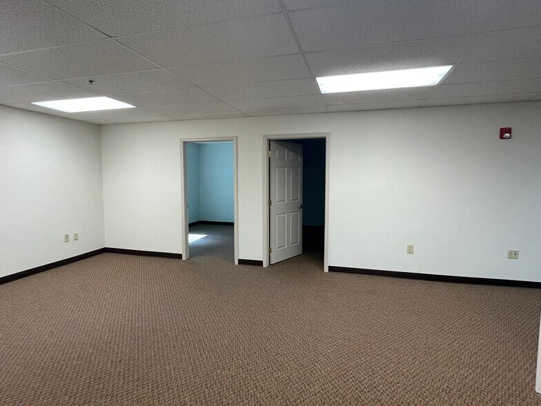More Photos Of 130 E Burr Blvd, Kearneysville Office For Lease