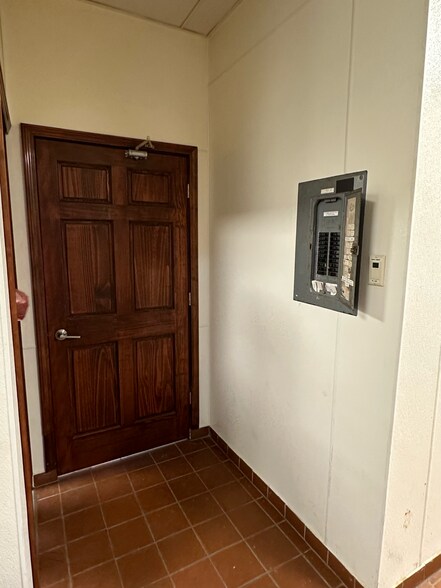 More Photos Of 102 E Park St, Taylorville Freestanding For Sale