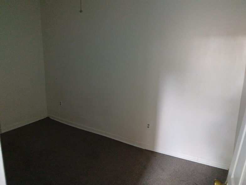 More Photos Of 661 S 18th St, Newark Apartments For Sale