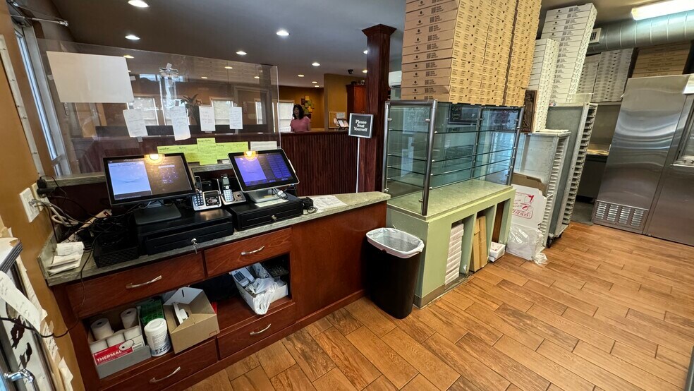 More Photos Of 550 S Main St, Nazareth General Retail For Sale
