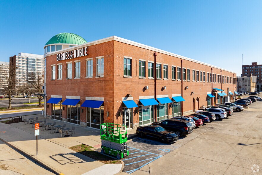 More Photos Of 22 N 5th St, Terre Haute Office For Lease