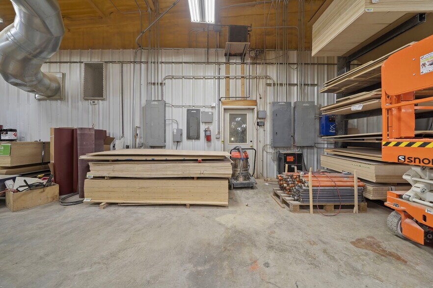 More Photos Of 29 Red Oak Rd, High Hill Manufacturing For Sale