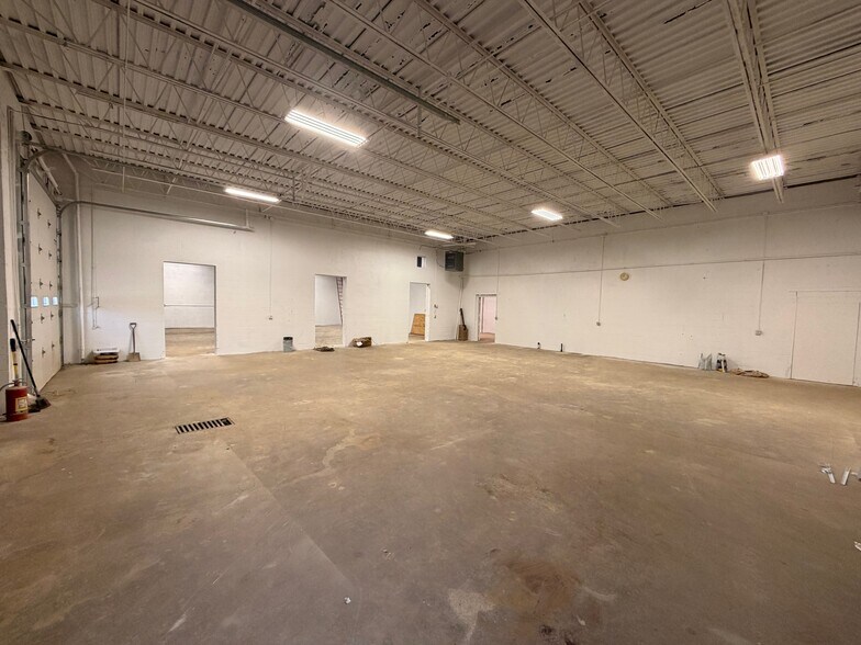More Photos Of 5000 Steubenville Pike, McKees Rocks Warehouse For Lease